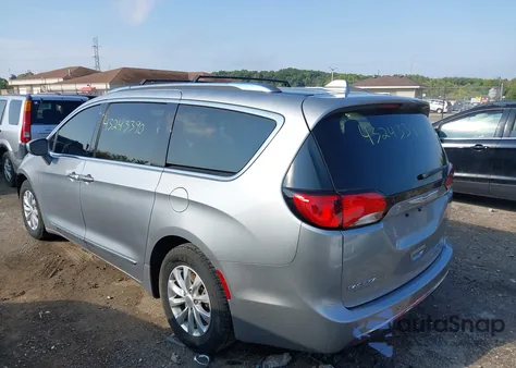 2019 Chrysler Pacifica Touring L from USA, damaged, VIN 2C4RC1BG8KR730858